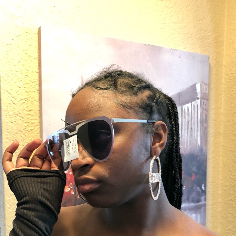 New Arrival - image 3